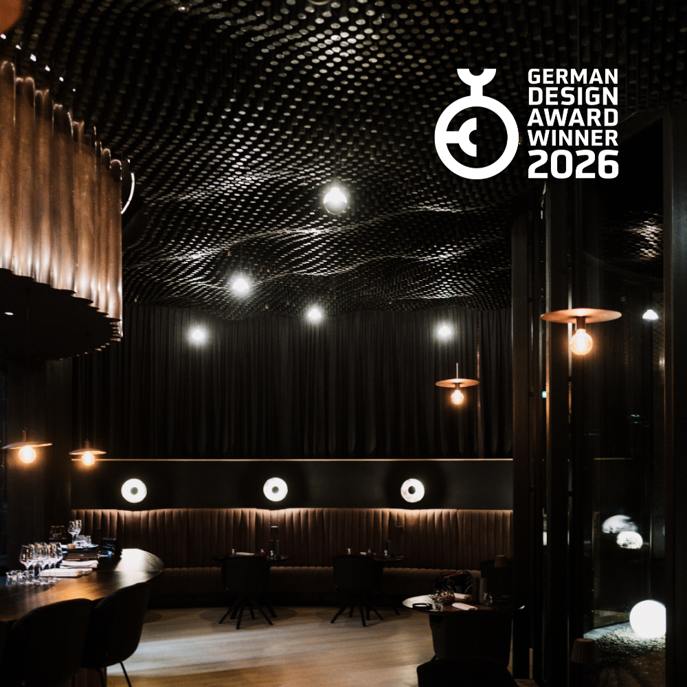 Designorientiertes Restaurant im AMRAI in Schruns in Vorarlberg mit moderner Innenarchitektur und stilvollem Ambiente