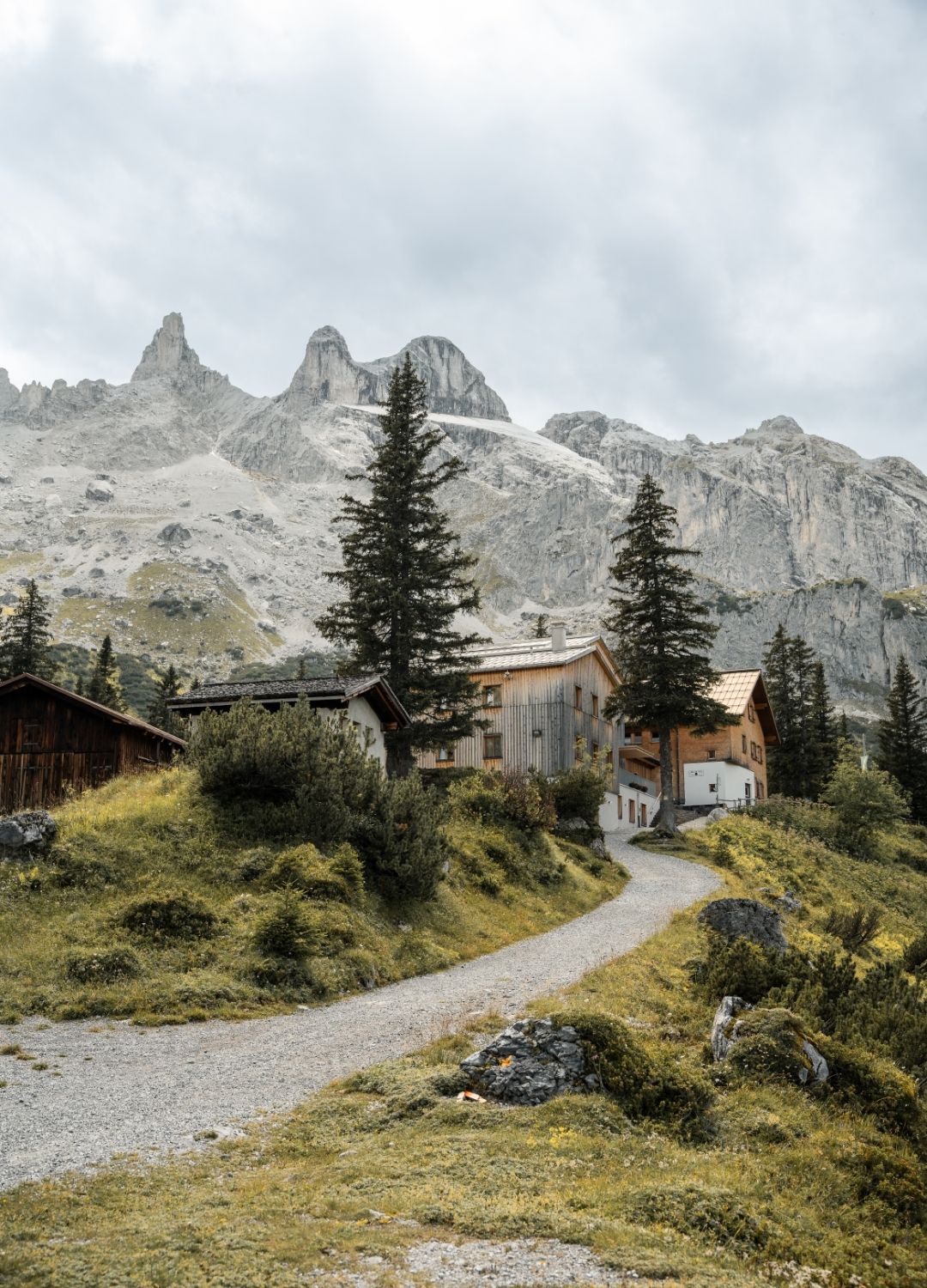 Gäste erleben Natur und Bergwelt rund um das AMRAI Suites